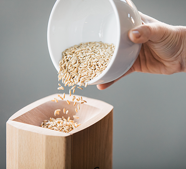 Werkstück electric grain flaker E1 - swiss-pine - view 4